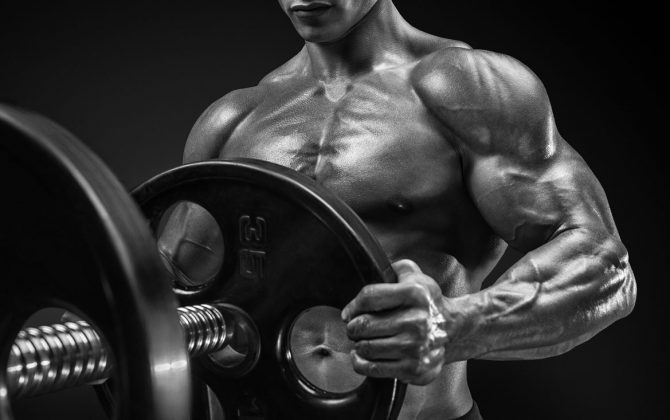 Wie Supplemente uns beim Muskelaufbau helfen können