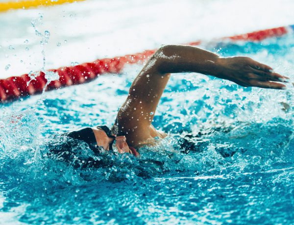 Kraulen lernen - so macht man im Schwimmbad eine gute Figur