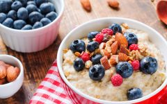 Gesund in den Tag starten dank deinem Protein Porridge