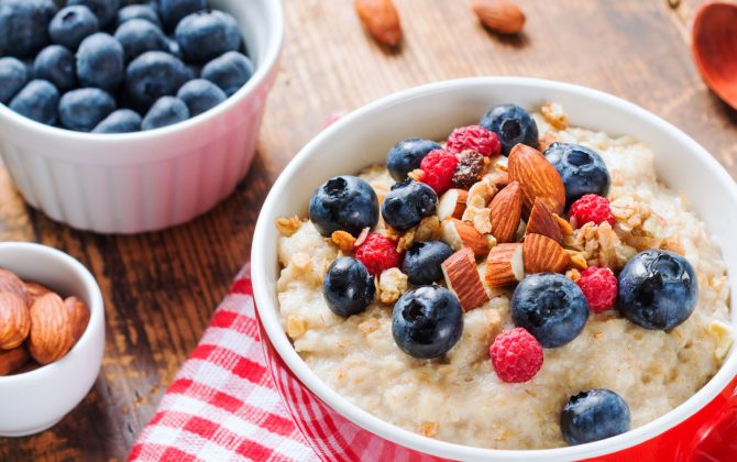 Gesund in den Tag starten dank deinem Protein Porridge